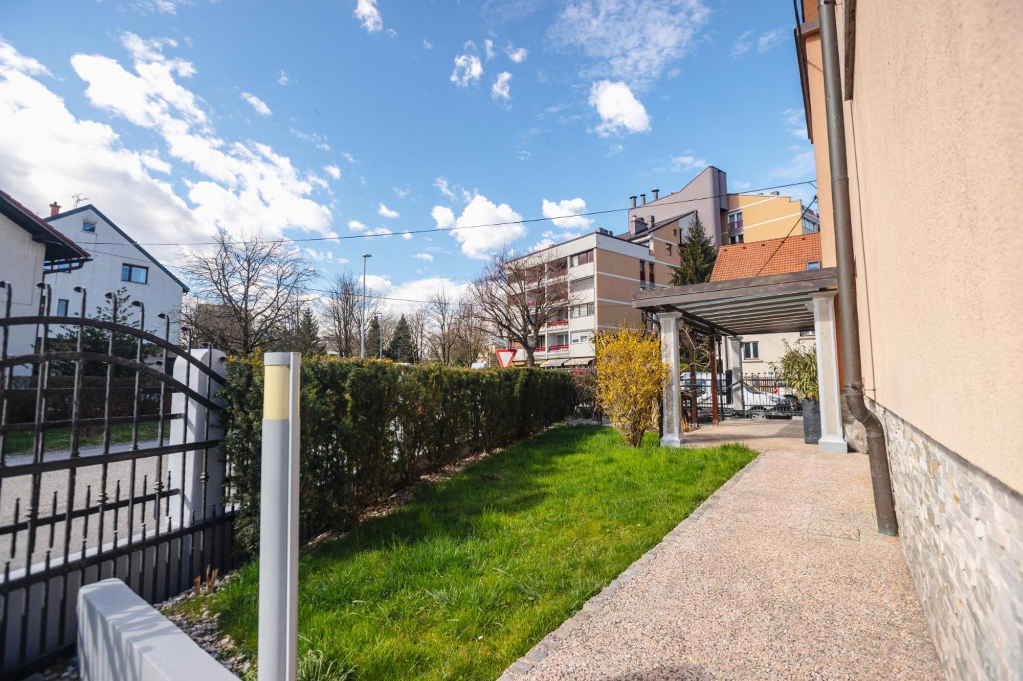 Vila Klara Apartments Любляна Экстерьер фото