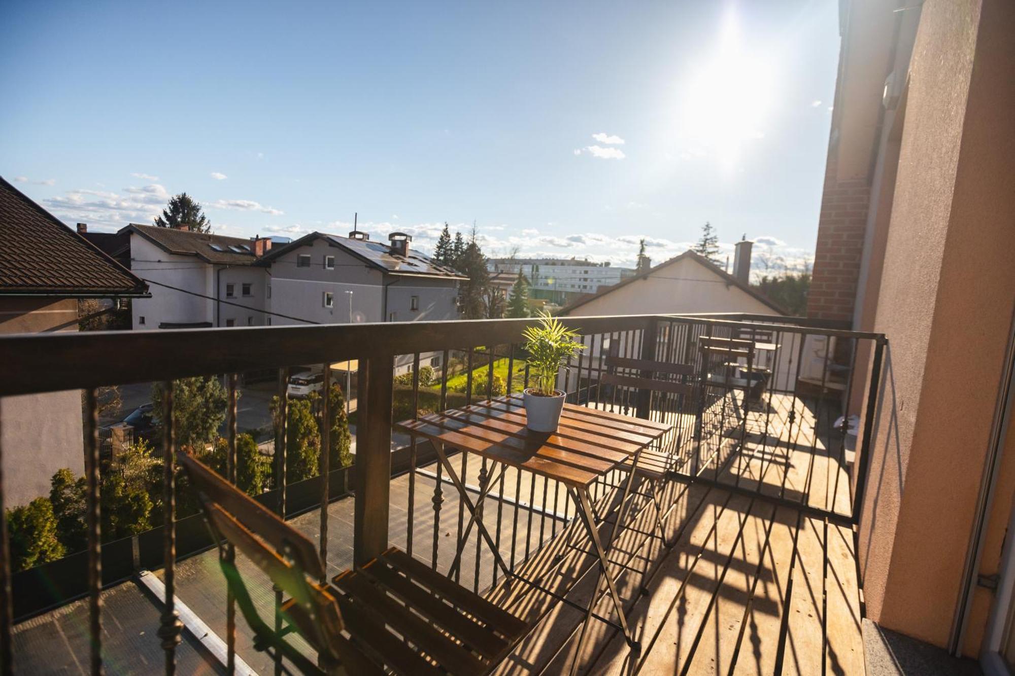 Vila Klara Apartments Любляна Экстерьер фото