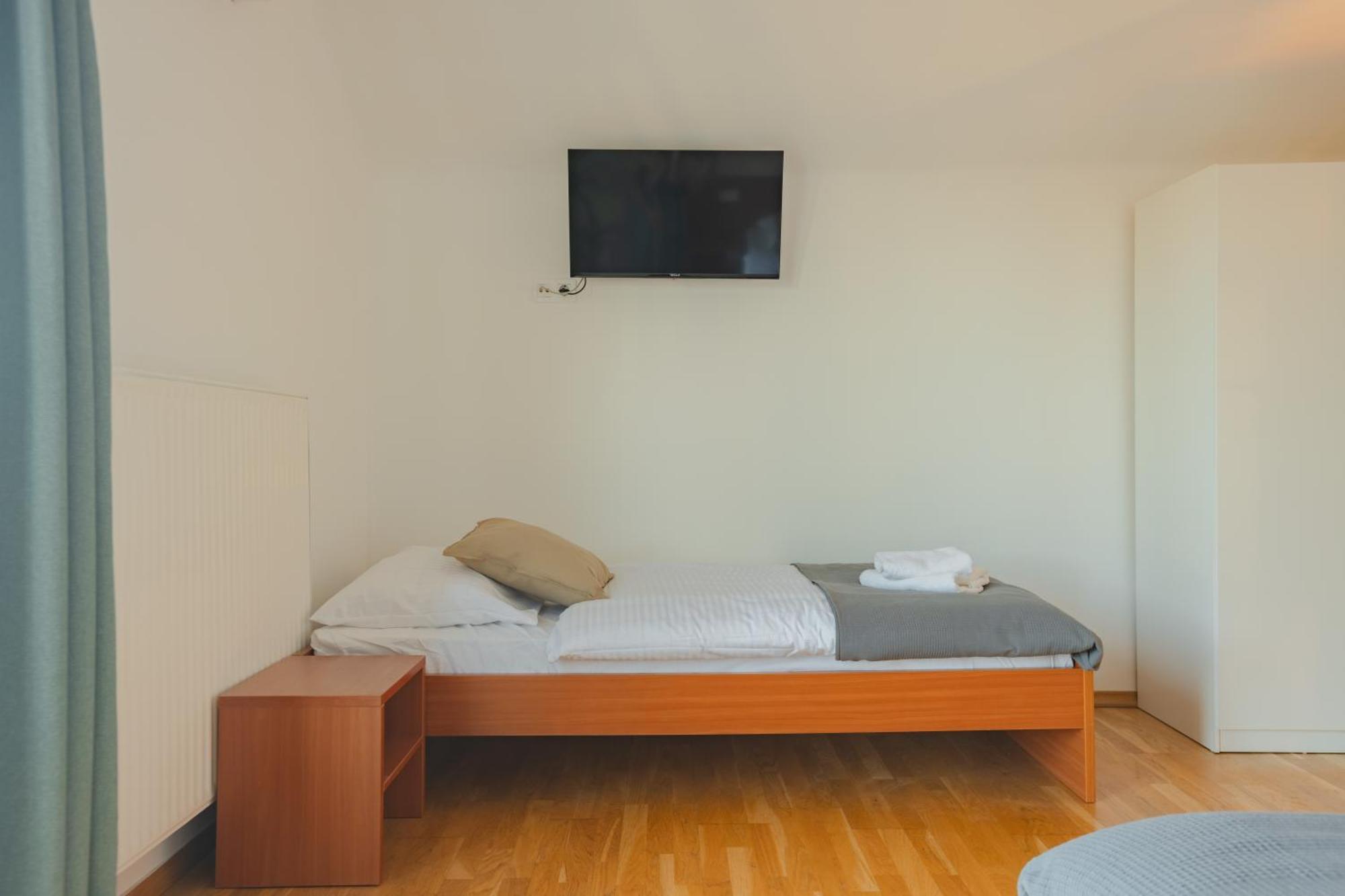 Vila Klara Apartments Любляна Экстерьер фото